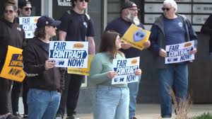 NIPSCO Union Workers Rally As Contract Deadline Nears