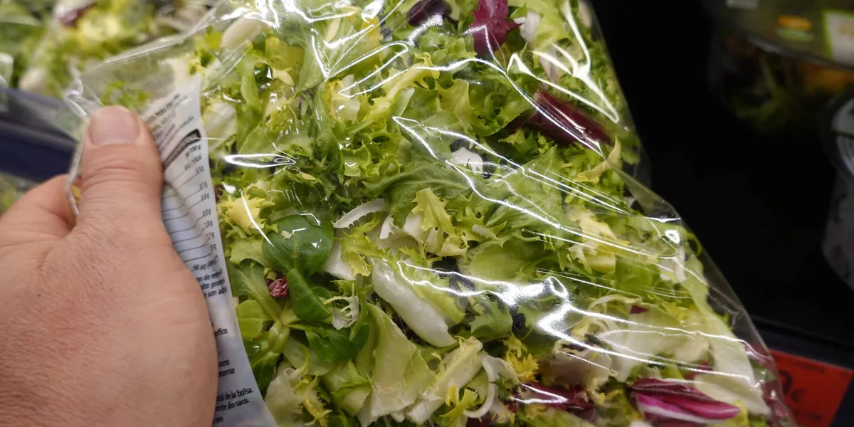 Michigan Health Officials Urge Residents to Avoid Bagged Lettuce During Cyclosporiasis Outbreak